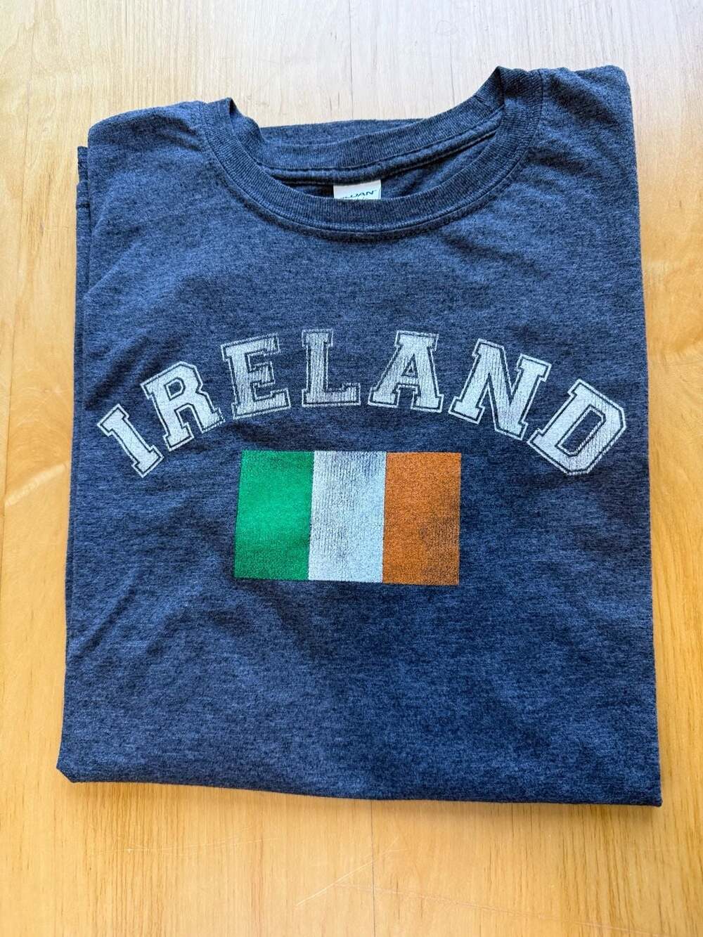 Gildan Ireland Graphic T-Shirt Size XL Dark Heather Gray Flag Tee